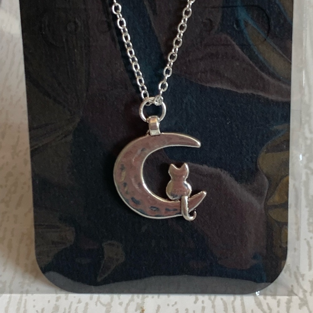 🎃 Silver Cat on the Moon Necklace